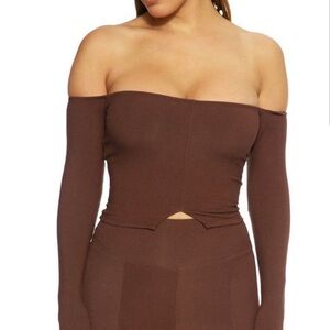 Naked wardrobe off the should crop